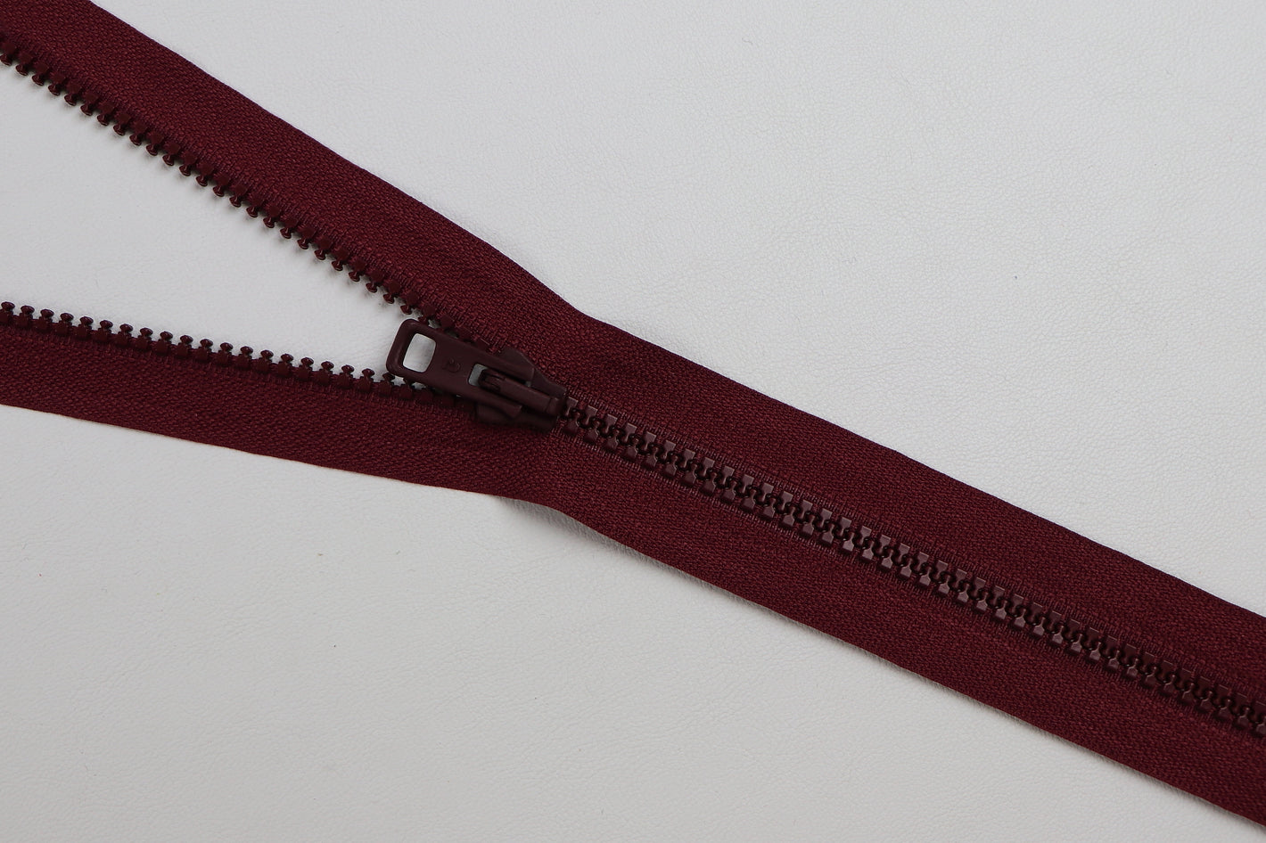 Standard-Reissverschluss "bordeaux"