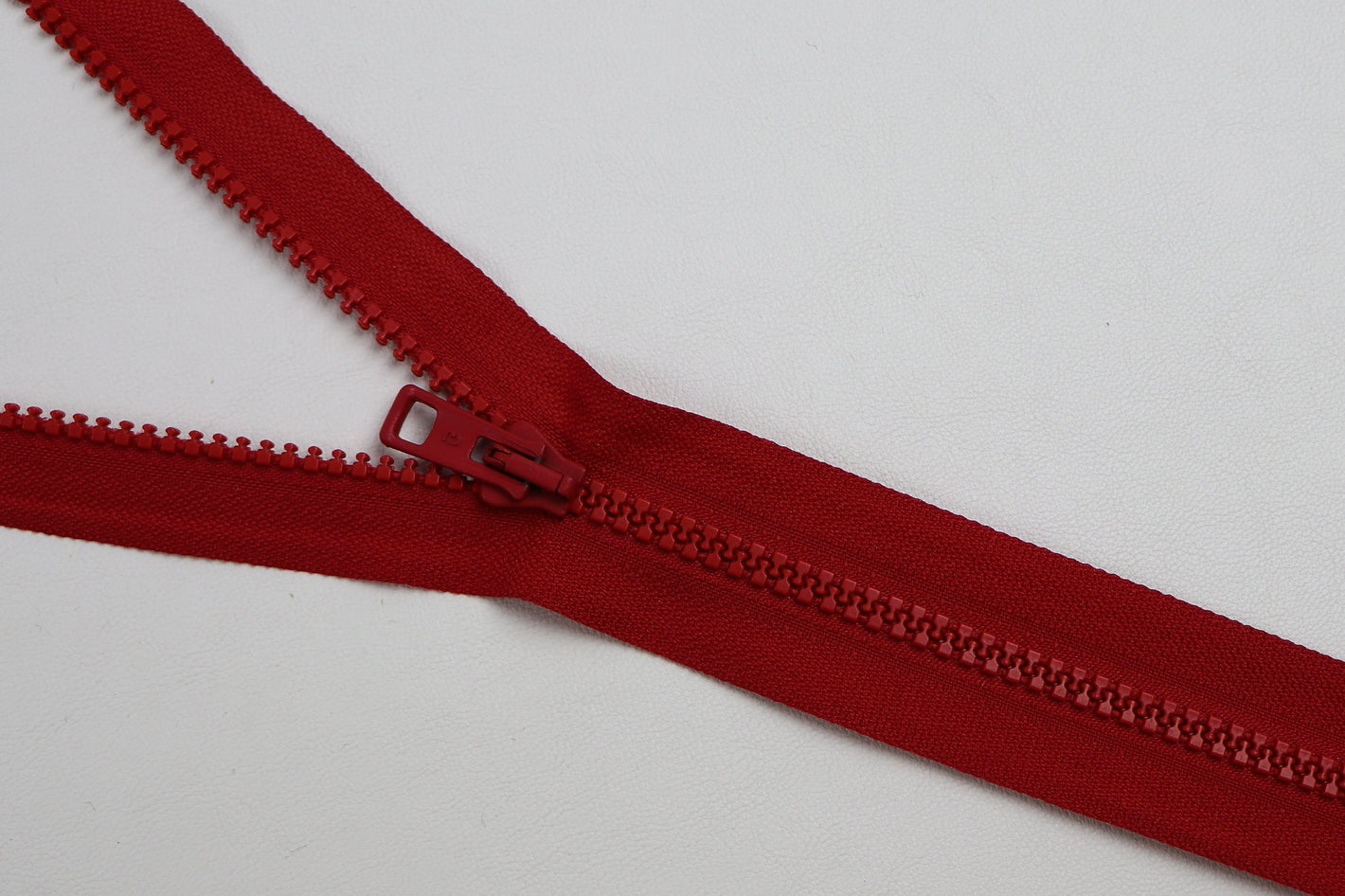Standard-Reissverschluss "rot"