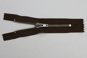 Reissverschluss mit Metallkrampe "braun"