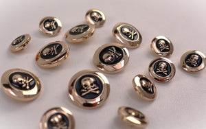 Knopf Totenkopf "gold"