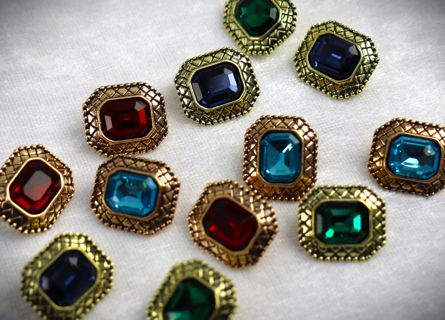 Knopf mit Stein "farbig"