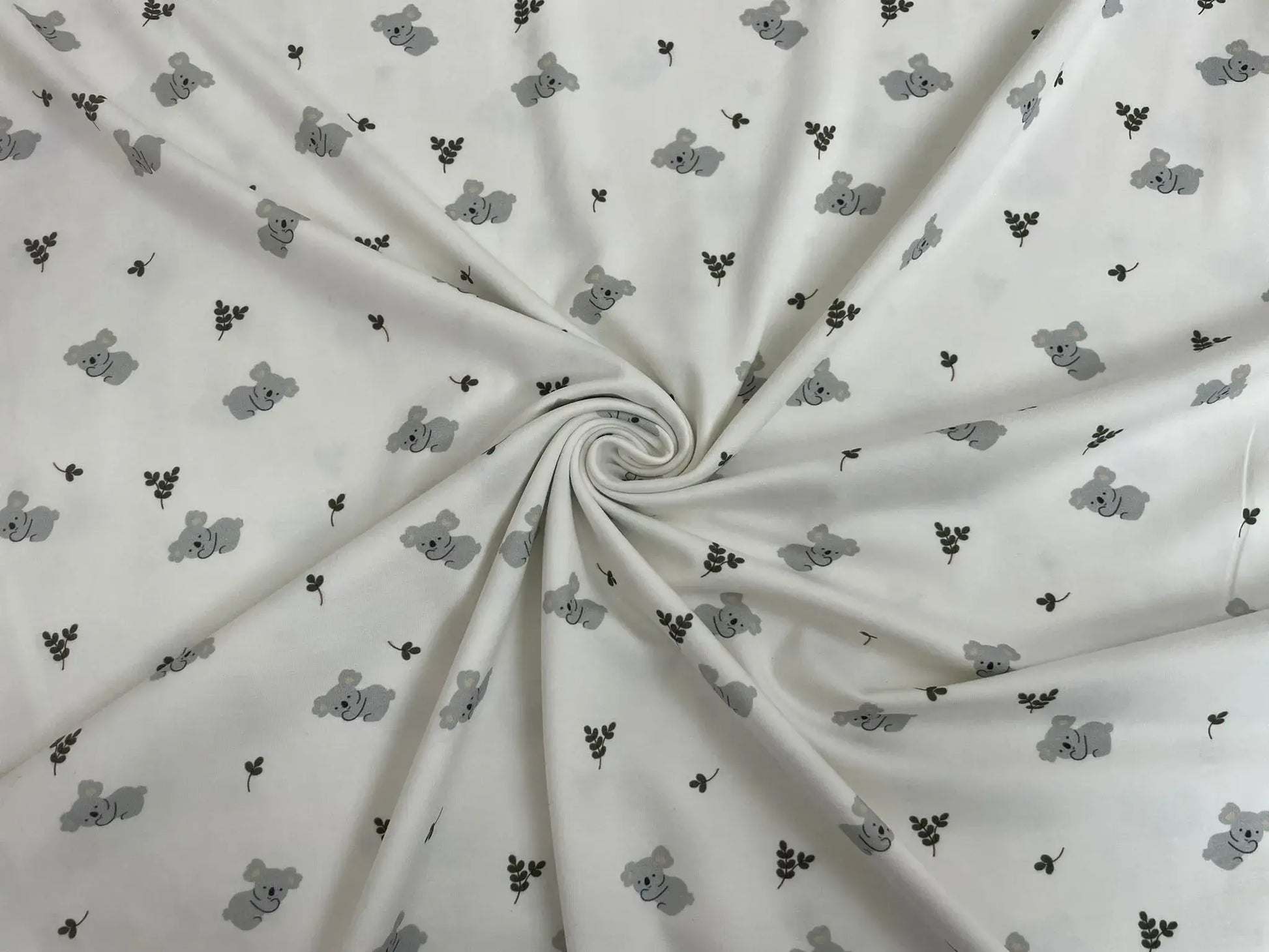 baumwolljersey-stoff-koala-baeren-wollweiss-stoffe-stoffparadies-lyss