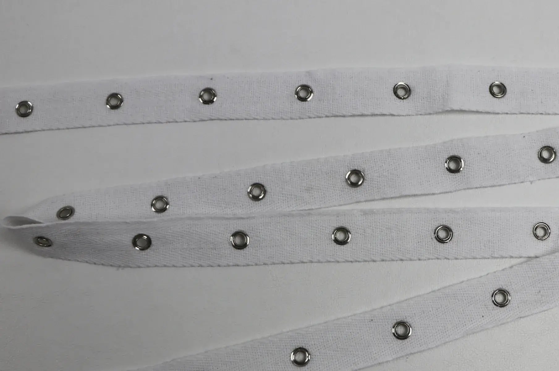 oesenband-uni-weiss-naehzubehoer-baender-stoffparadieslyss-